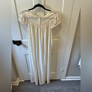 Vintage JC Penny Long nightgown Off White Embroidered Size Medium